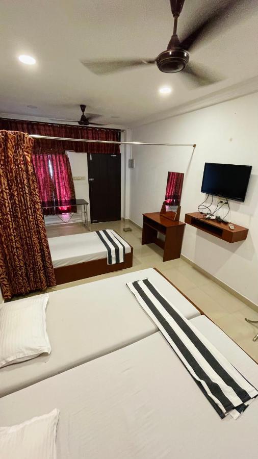 Lodge Omar Residency