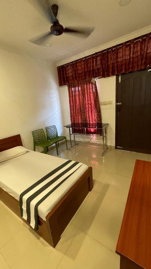 Lodge Omar Residency *