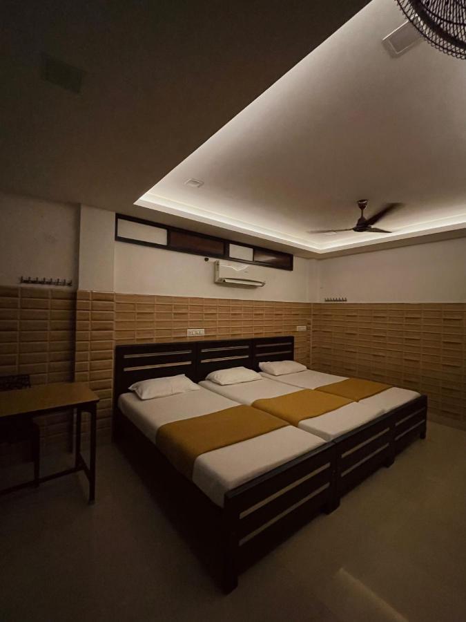 Omar Residency Lodge *