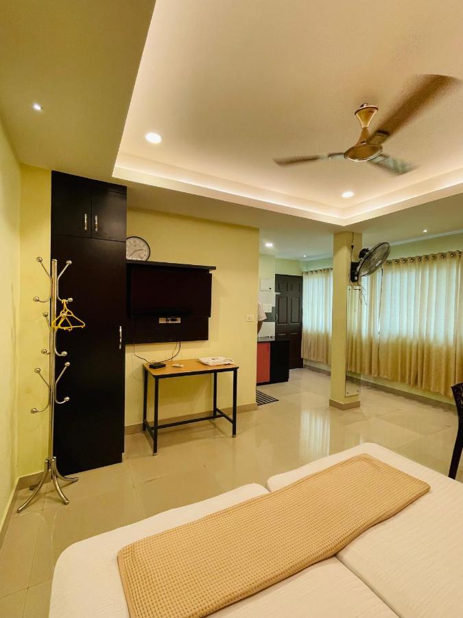 Lodge Omar Residency *