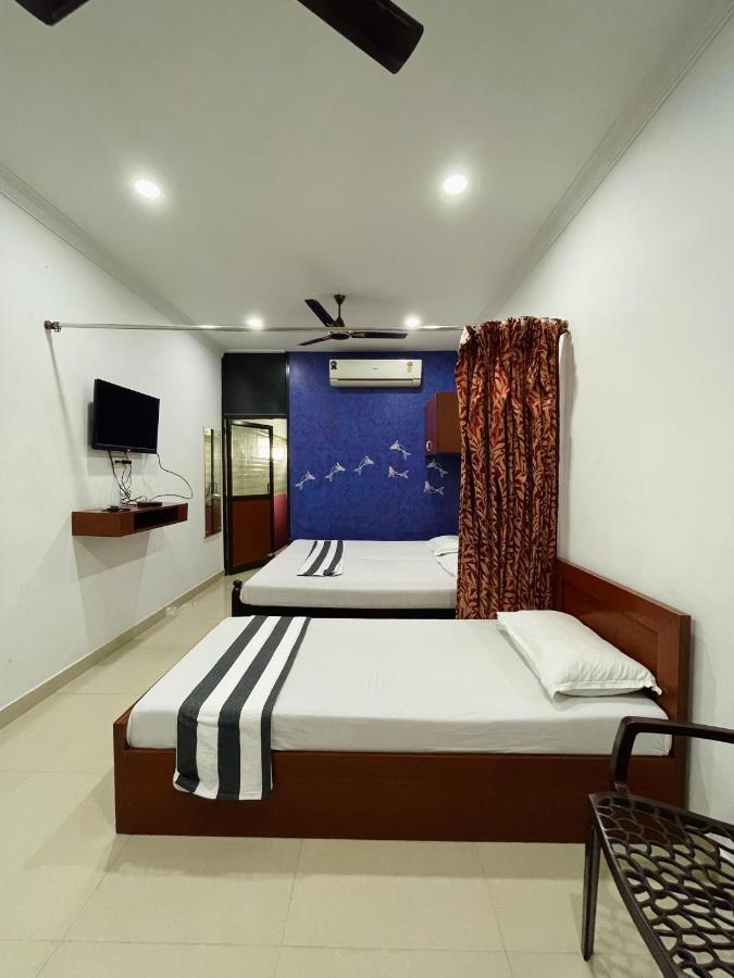 Lodge Omar Residency