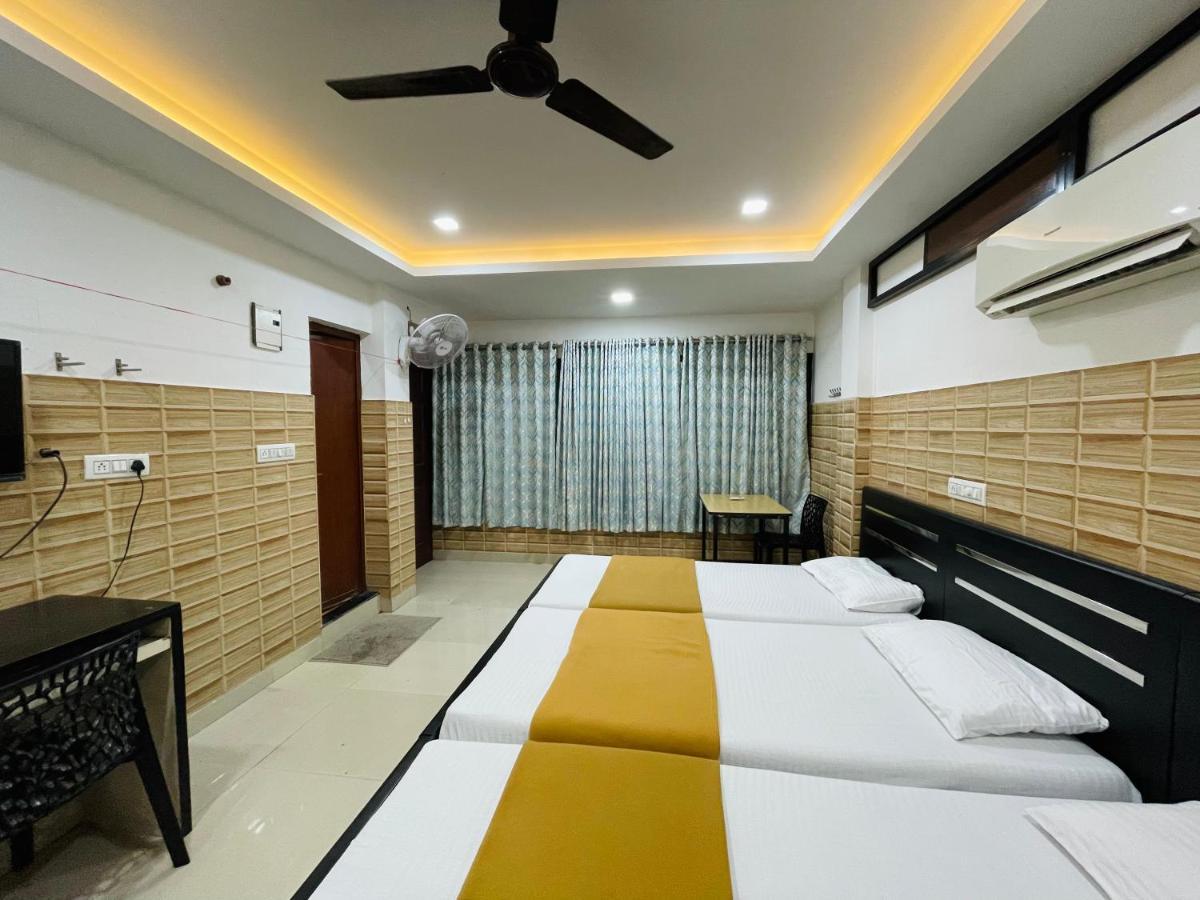 Lodge Omar Residency *