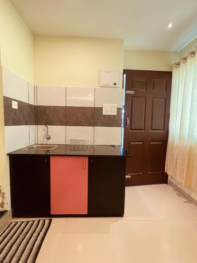 Lodge Omar Residency *